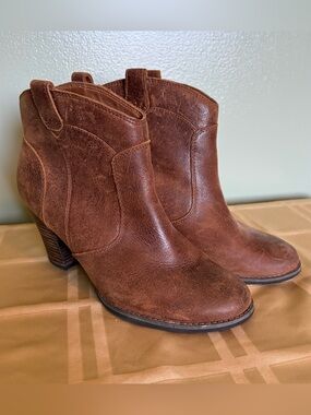 Indigo by Clarks Heath Harrier Cognac Leather Ankle Boots women’s size 7.5